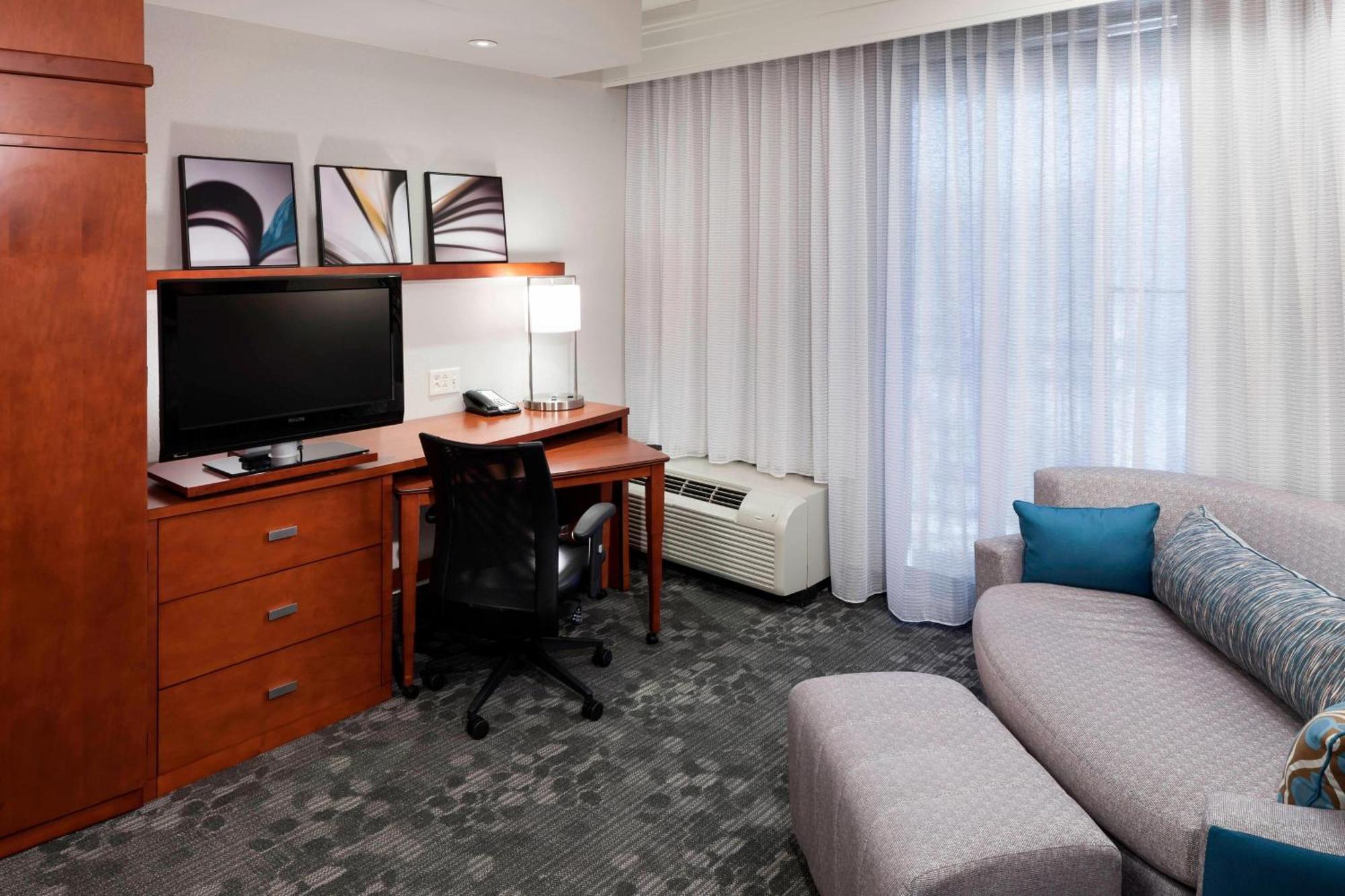 Отель Courtyard By Marriott Franklin Cool Springs Экстерьер фото
