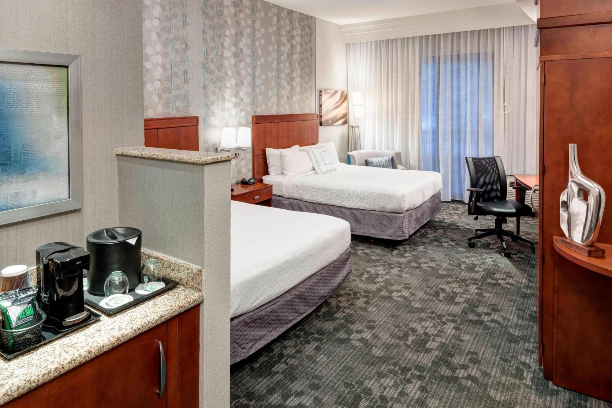Отель Courtyard By Marriott Franklin Cool Springs Экстерьер фото